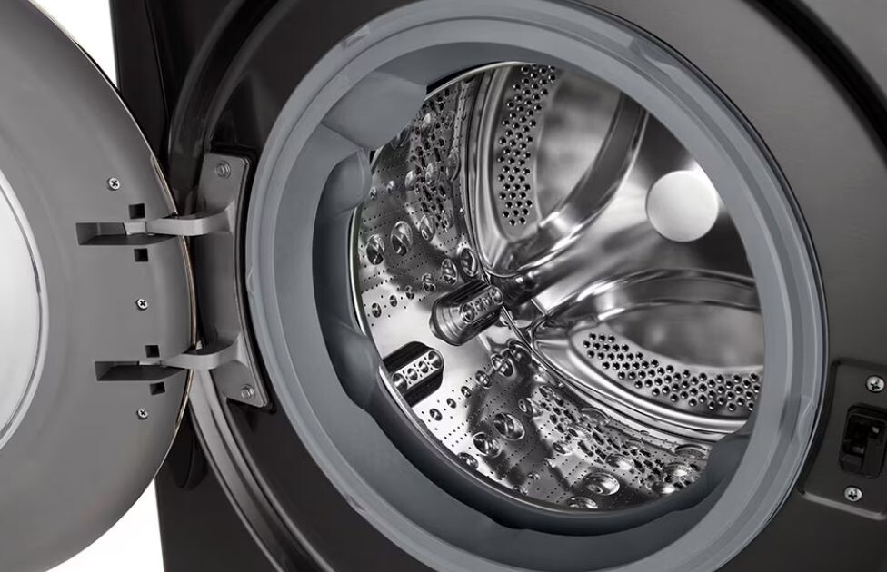 Lồng giặt làm bằng chất liệu thép không gỉ, sáng bóng