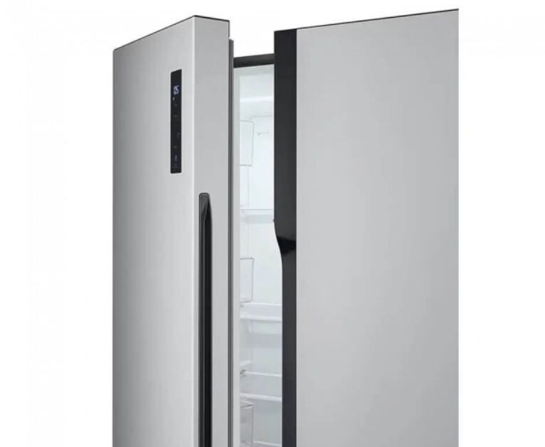 Tay nắm cửa được đặt kiểu âm tủ đem đến cảm giác liền mạch, tinh tế hơn.