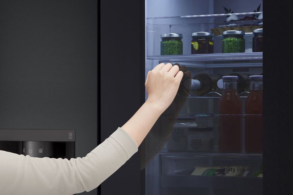 Cửa phụ InstaView Door in Door thông minh