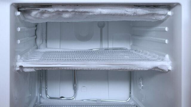 Ngăn đông tủ lạnh bị đóng tuyết