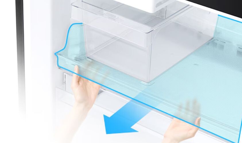 Các khay tủ trong ngăn đá dễ dàng kéo ra để lấy thực phẩm được nhanh chóng hơn