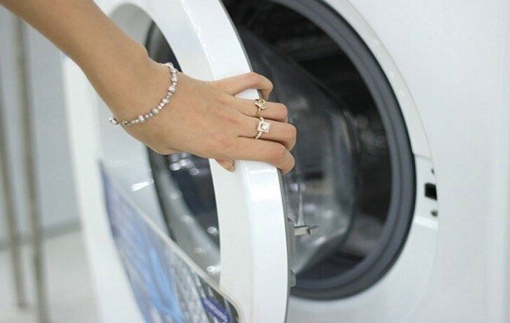 Nắp máy giặt chưa đóng kín