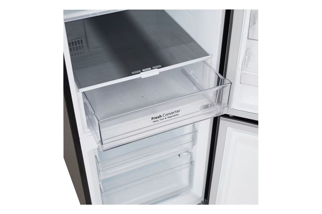 Các khay tủ được thiết kế thông minh sắp xếp hợp lý giúp người dùng dễ dàng phân loại và bảo quản thực phẩm