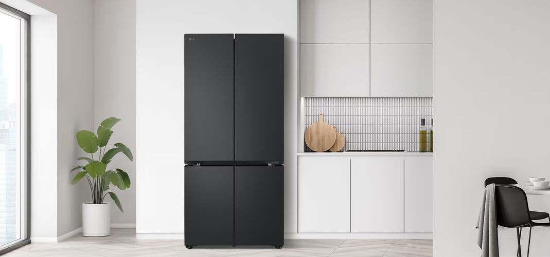 Tủ được thiết kế với màu đen làm từ thép nguyên bản đem đến sự tinh tế