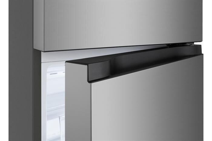 Phần tay nắm cửa được thiết kể chìm vào bên trong