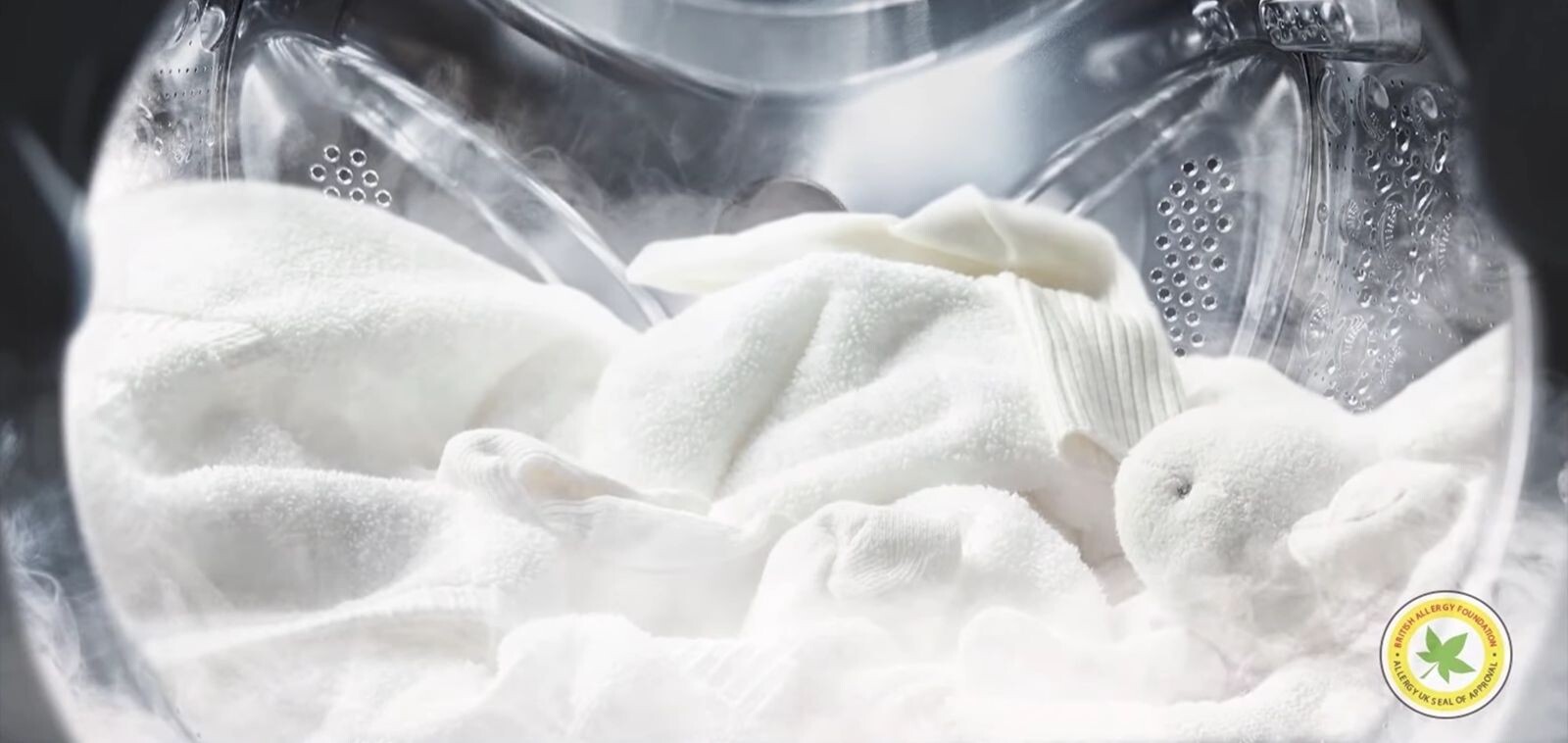 Giặt hơi nước Steam™ có khả năng loại bỏ các tác nhân gây dị ứng ra khỏi quần áo một cách hiệu quả