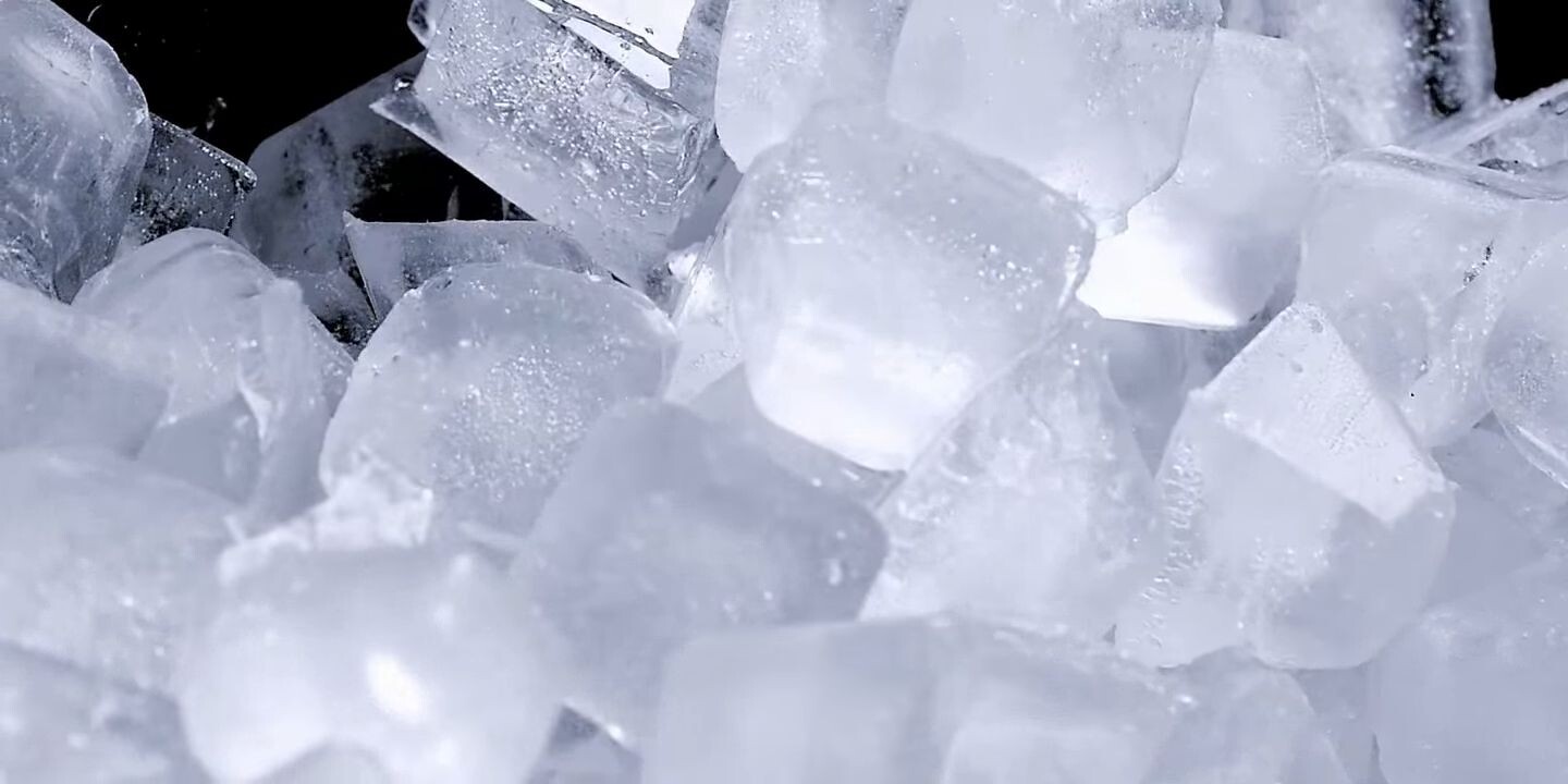 Hệ thống làm đá tự động tiện lợi, luôn đáp ứng nhu cầu sử dụng đá viên của gia đình