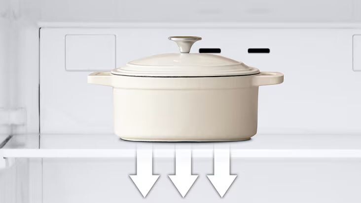 Người dùng cũng có thể điều chỉnh linh hoạt khay ngăn để bảo quản những loại thực phẩm