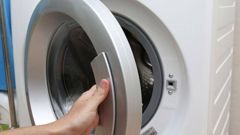 Khóa an toàn hoặc khóa cửa bị lỗi