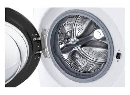 Màn hình điều khiển máy giặt LG hiển thị chữ CL trong phòng giặt có trẻ nhỏ