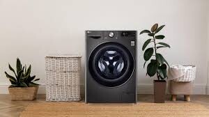 Máy giặt LG giá rẻ 5 đến 6 triệu đặt trong phòng giặt gia đình hiện đại tại Việt Nam