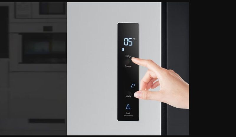 Chỉnh Nhiệt Độ Trên Tủ Có Màn Hình